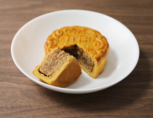 木の実たっぷり大きな月餅