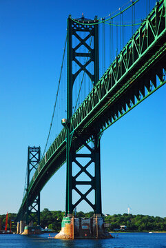 Bristol Mount Hope Bridge, Rhode Island © kirkikis