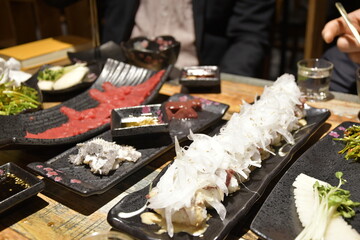 회식자리 육회 모습