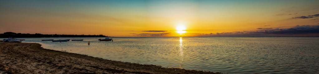 Obraz premium panorama of sunset over the sea