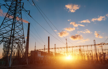 Fototapeta premium Thermal power stations and power lines during sunset.