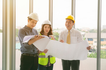 Two mans inspectors and architects discuss with head engineer about construction project.