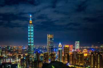 Obraz premium Cityscape Night Skyline. Taken from the Xiangshan Mounten in Xiangsan park which is a beautiful viewpoint of Taipei city. Taipei, Taiwan. December 17, 2019.