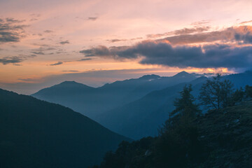 Obraz premium sunset in the mountains