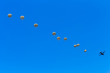 Parachutage en plein ciel