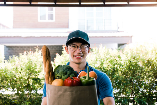 The Food Delivery Staff Of The Restaurant Submit The Bags To The Customers.