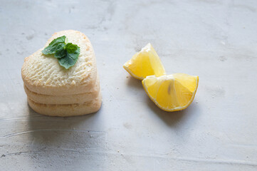 Lemon and mint cookies with lemon and mint leaves