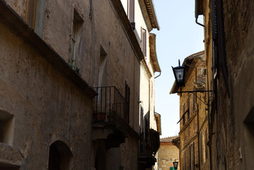 Fototapeta na wymiar Alley in the city of Pienza