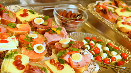 Buffet mit buntem Fingerfood