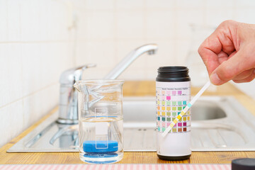 Checking the quality of tap water with a water test kit