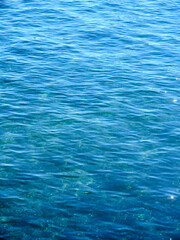 橋杭岩のコバルトブルーの海