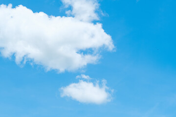 Fototapeta premium On a day when the sky is clear and cloudy