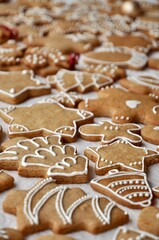 gingerbread christmas tree cookies with icing 