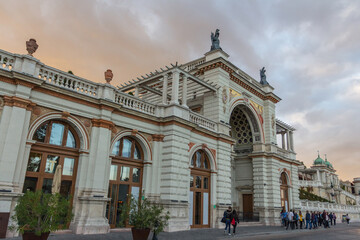 Fototapeta na wymiar Beautiful historic house in Budapest before the storm. Hungary