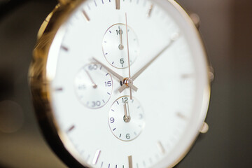 Details of Gold watch with chronometer