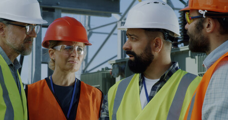 Foreman speaking with colleagues on power station