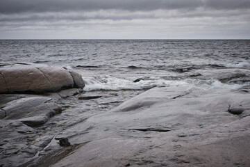 wet cliffs in the foreground and the sea in the background, cloudy weather