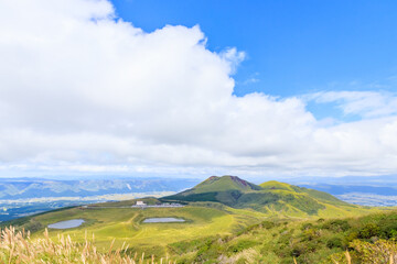 烏帽子岳山頂から見た草千里ヶ浜（秋）熊本県阿蘇市　Kusasenrigahama seen from Mt.Eboshidake Kumamoto-ken Aso city