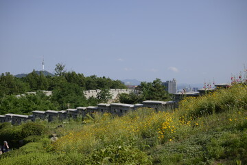 Fototapeta na wymiar Hanyang Doseonggil Seoul Hanyang Wall Walkway, Seoul 한양도성길