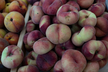 Nectarine fruits on the store counter.