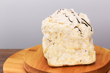 airy and light wonderful meringue cake