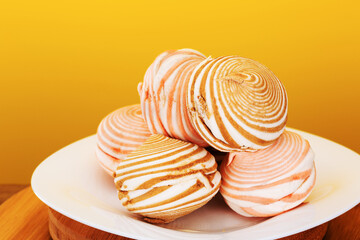 deliciously beautiful and delicious marshmallow cakes