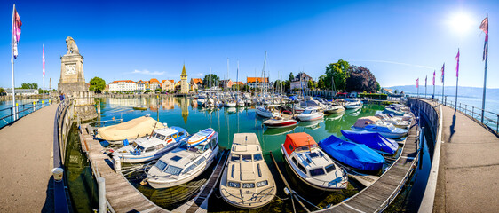 Obraz na płótnie Canvas famous harbor of Lindau am Bodensee