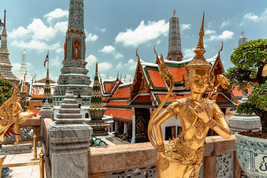 Wat Pho gardens in Bangkok, Thailand