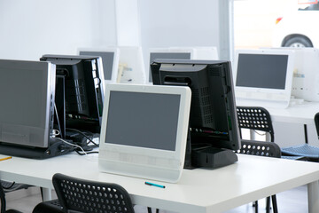 Obraz na płótnie Canvas Empty classroom with several computers on table. Online webinar course.