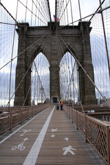Fototapeta premium Die Brooklyn-Bridge verbindet Manhattan mit Brooklyn. New York City, New York, USA