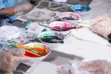 oil color seperate in color bowl