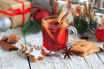 Glühwein und Weihnachtsplätzchen