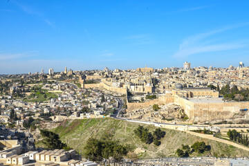 Fototapeta na wymiar view of the city of Jerusalem photographed from the Mount of Olives 