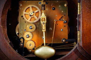 Elements of the clock in the interior and its heart