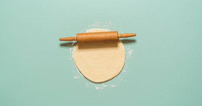 Apple pie baking process, stop motion. Apple pie video recipe
