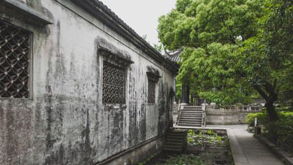 Fototapeta na wymiar Chinese house by water in Lanting (Orchid Pavilion) scenic area in Shaoxing, China