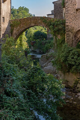 Fototapeta na wymiar Alte Steinbrücke in Bagnone in der Toskana in Italien 