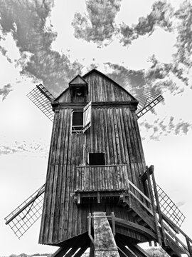 Die Rekonstruierte Bockwindmühle aus Holz
