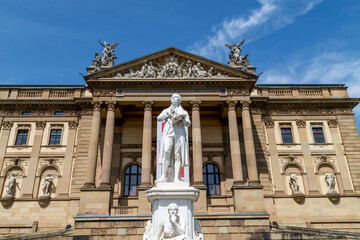 Obraz premium Wide angle view on hessian state theater in Wiesbaden