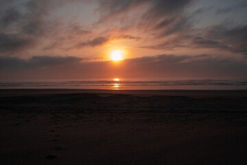 Obraz na płótnie Canvas sunset on the beach colorful clouds