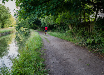 Obraz premium person walking on a road