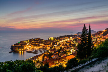Obraz premium Sightseeing of Croatia. Beautiful sunset view of Dubrovnik old town, Croatia