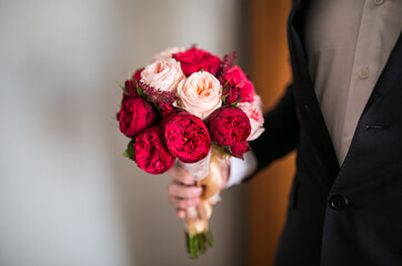 bride hands with Wedding beautiful bouquet close-up