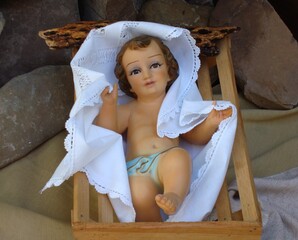 Niño Dios en el pesebre