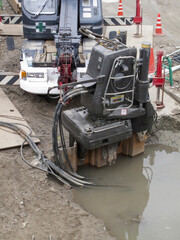 遮水矢板の打ち込み