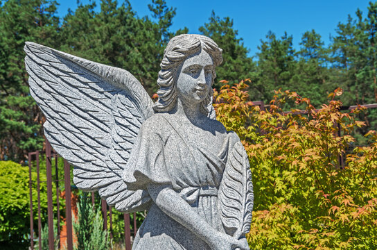 Statue granite angel
