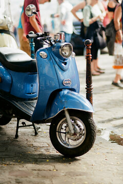 scooter or mopedin France