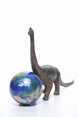 恐竜と地球儀