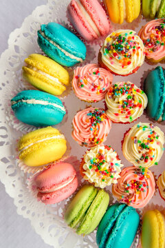 Colorful macarons