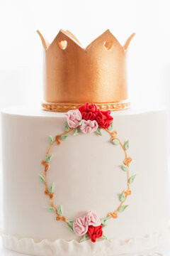 White decorated Queen cake